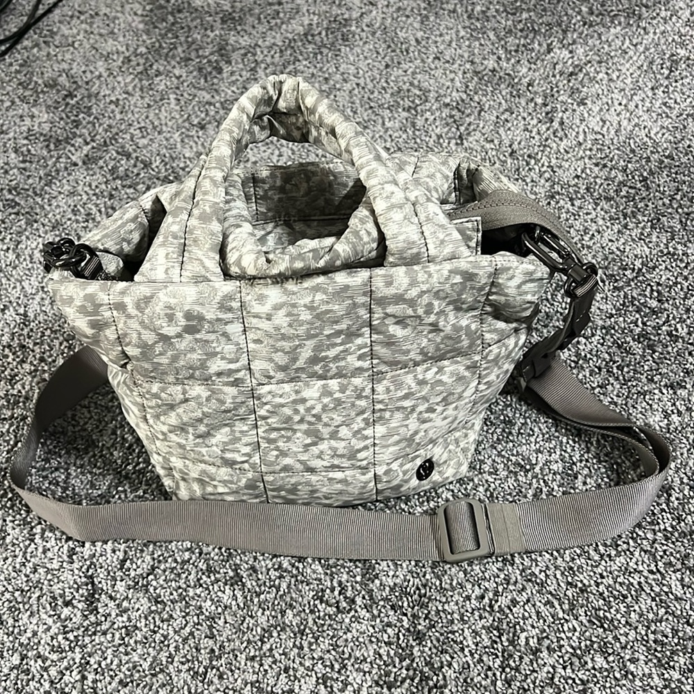 Lululemon Quilted Grid Crossbody Bag 5L in Lined Leopard White Opal